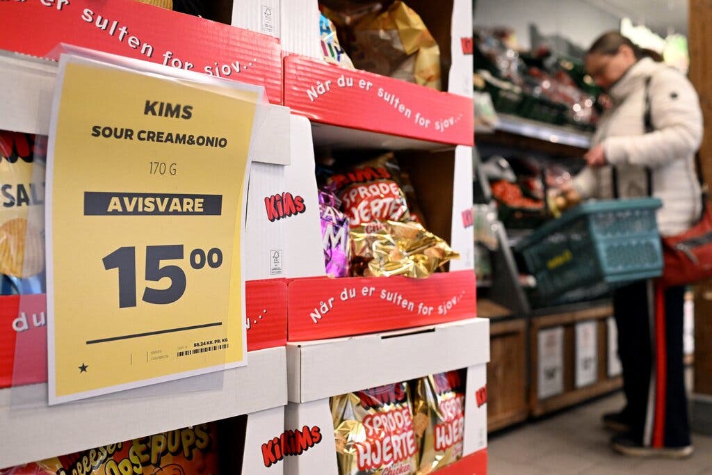 Danish grocery price tag with star indicating local product