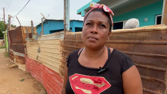 Yarelis Herrera, residente del barrio venezolano Los Pescadores, habla a BBC Mundo sobre su hijo, Edwar Herrera, deportado de EE.UU. a El Salvador.