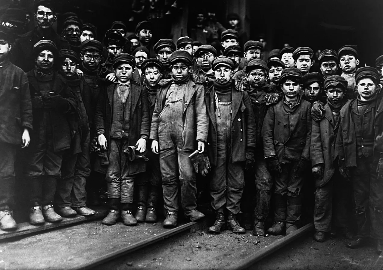 Breaker boys working in Ewen Breaker Mine in South Pittston, Pennsylvania, January 1911