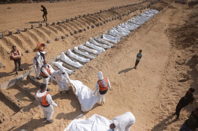Health and civilian workers conduct a mass burial of Palestinians at a cemetery in Khan Younis, in the southern Gaza Strip, on November 10, 2025 [File: Bashar Taleb /AFP]