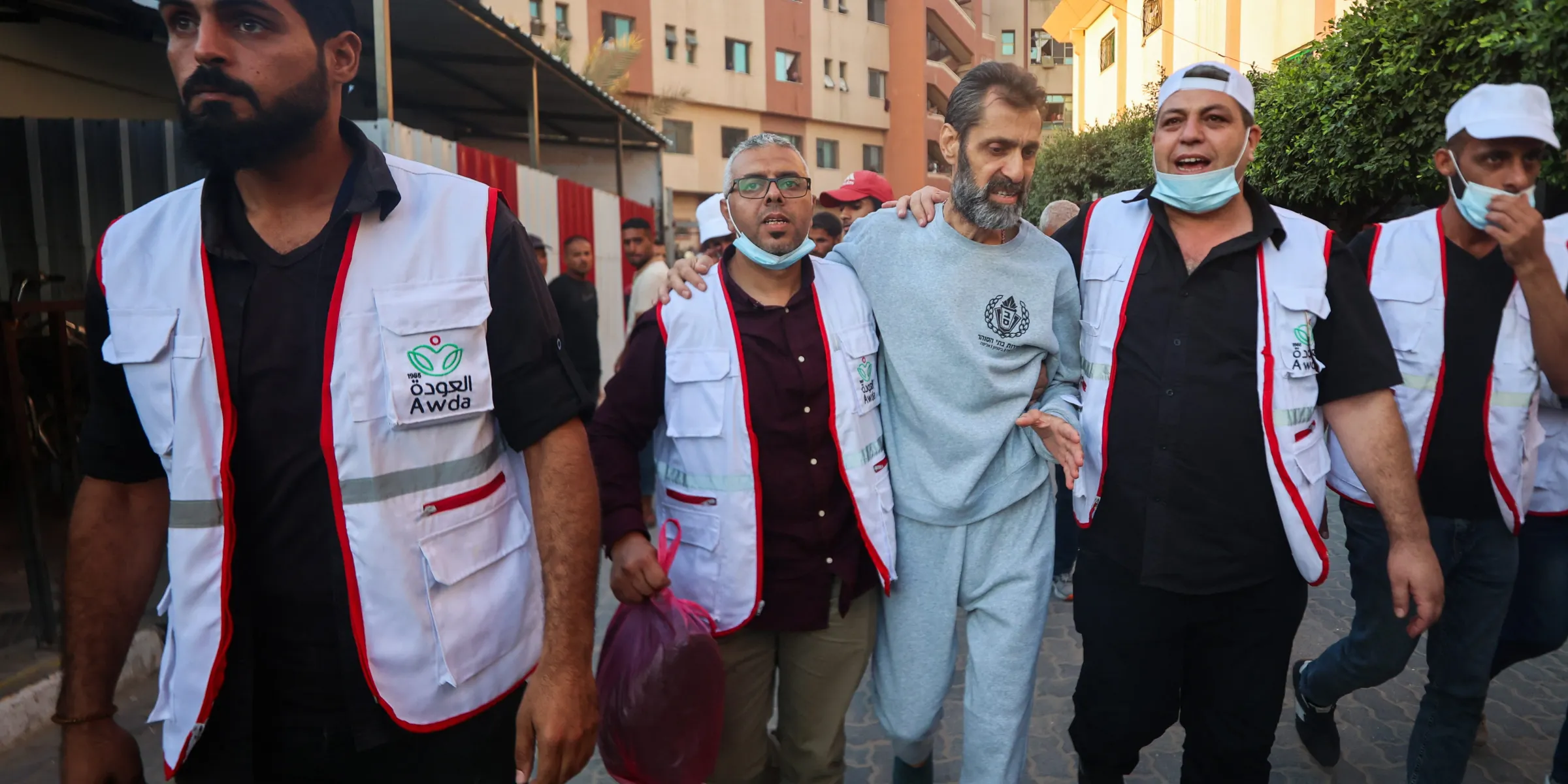 Following his release from two years of Israeli detention, hospital staff welcome Dr. Ahmad Mhanna at Nasser hospital in Khan Younis in the Gaza Strip, Occupied Palestine, on Oct. 13, 2025. Photo: Omar Al-Qatta/AFP via Getty Images