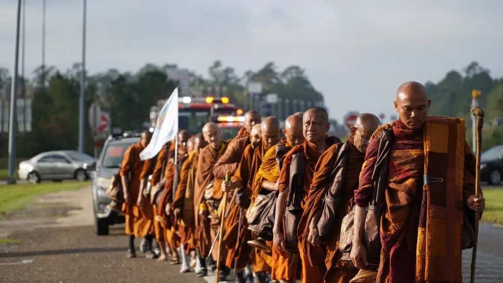 monks from Huong Dao Buddhist Temple