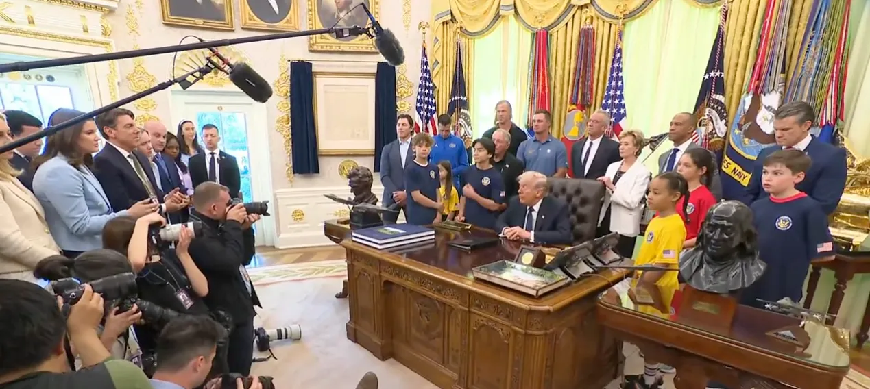 children in Oval Office