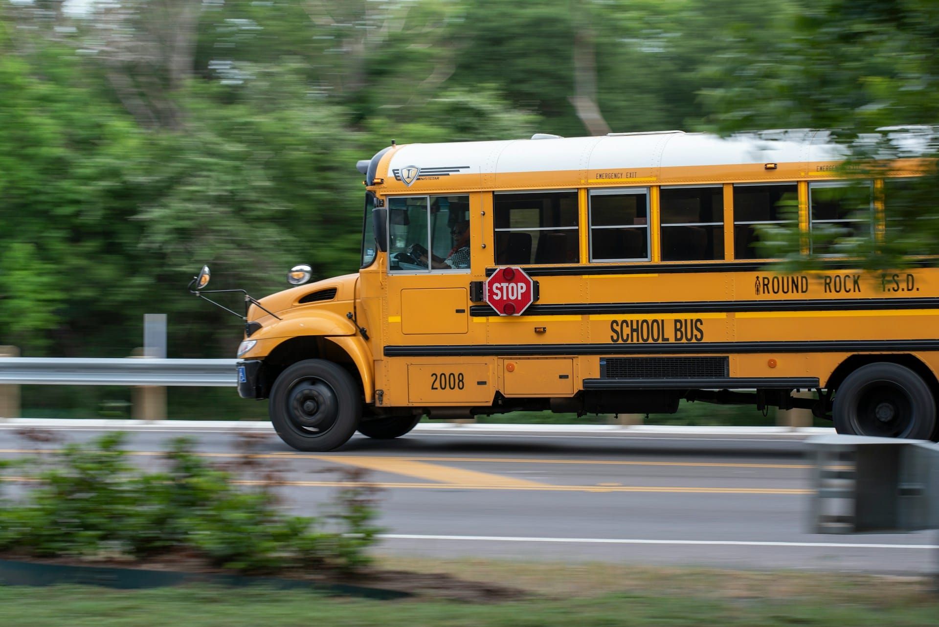 school bus photo by Trac Vu on Unsplash