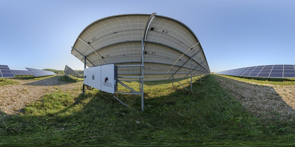 Solar_park_inverter_and_mounts - Image: Wikimedia Commons / CC SA 4.0 / Laura Veerde Solar_park_inverter_and_mounts - Image: Wikimedia Commons / CC SA 4.0 / Laura Veerde