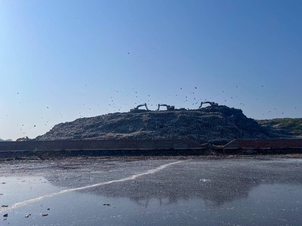 The Achan landfill in Srinagar, where more than 1.1 million metric tonnes of legacy waste have accumulated. (Umer Farooq Zargar for The Xylom)