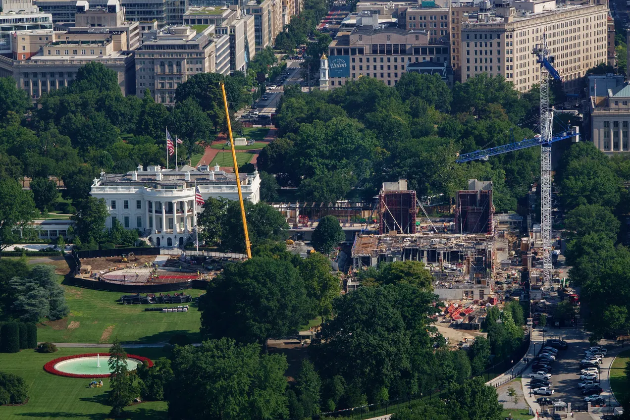 The construction site that is the WH, pictured yesterday. (Kevin Carter/Getty)
