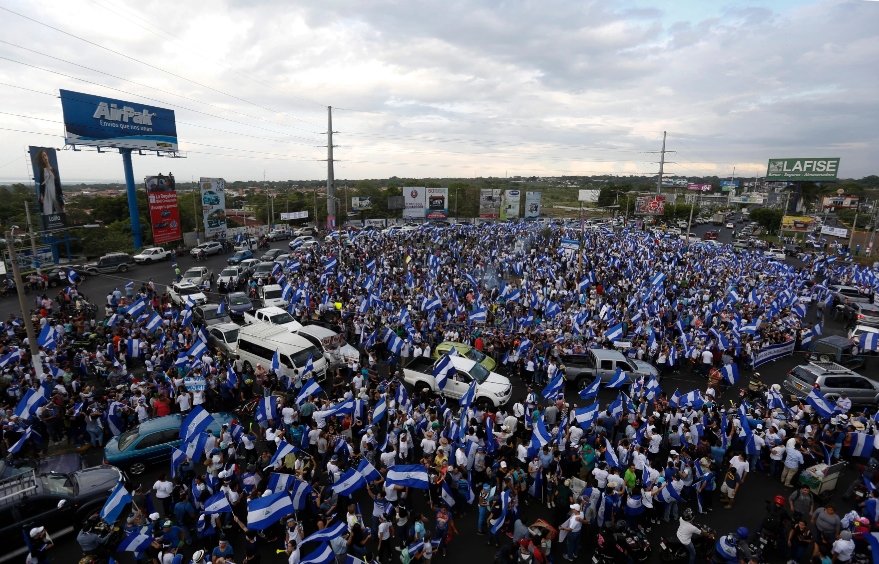 People protest at the Jean Paul Genie roundabout against the government of President Daniel Ortega, in Managua, Nicaragua, on May 15, 2018.