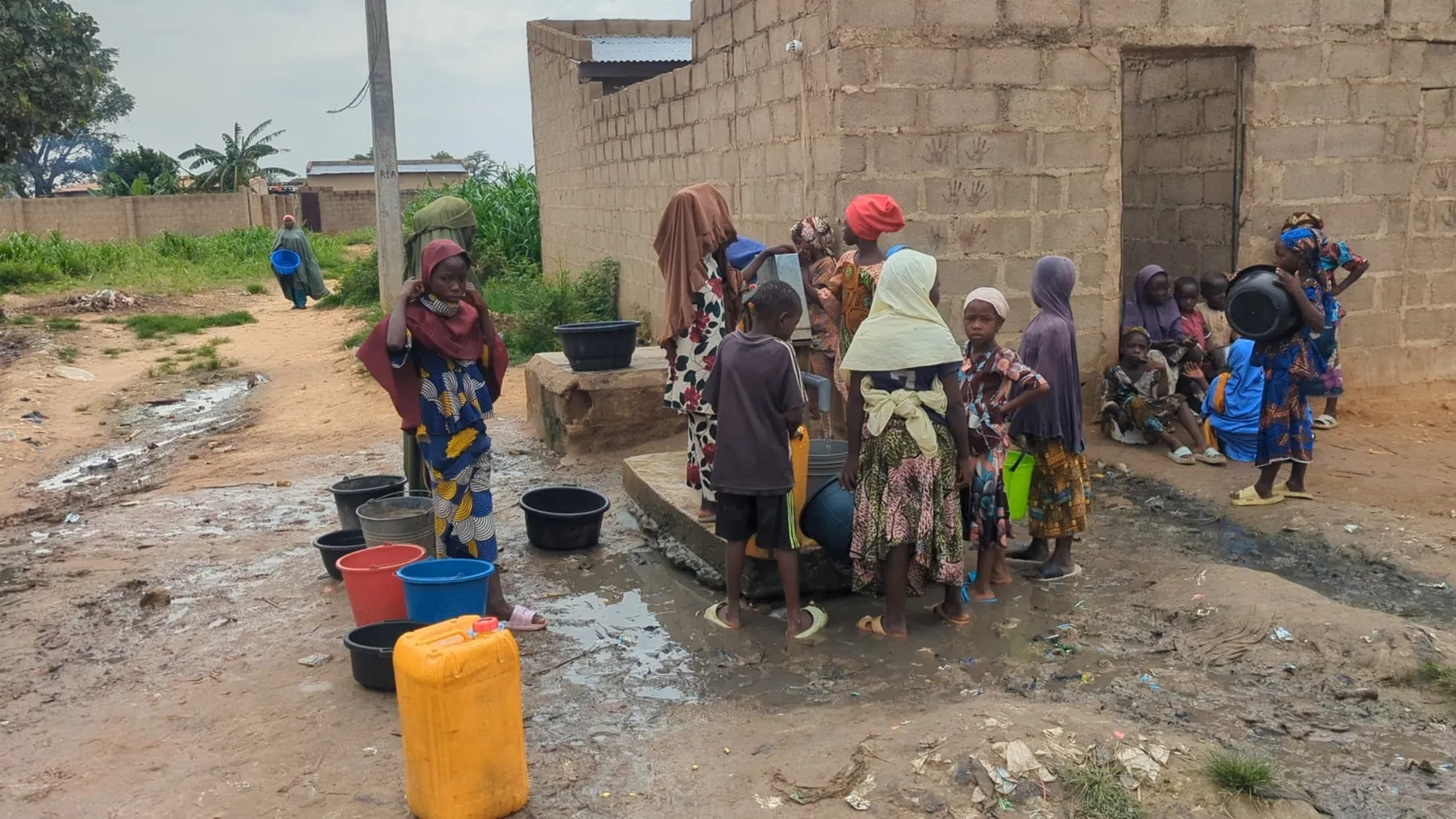 Kano children gather around a communal water pump to collect water for their households. (Lukman Abdulmalik for Nigeria Health Watch)